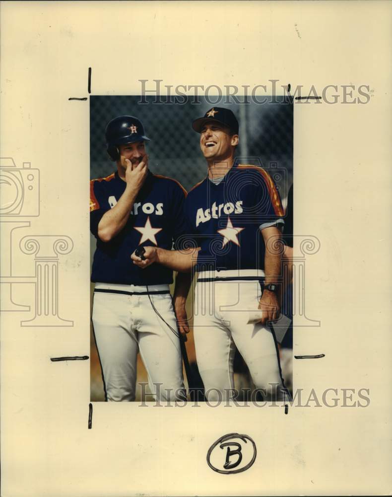 1989 Press Photo Houston Astros&#39; pitcher Bob Knepper and manager Art Howe laugh.- Historic Images