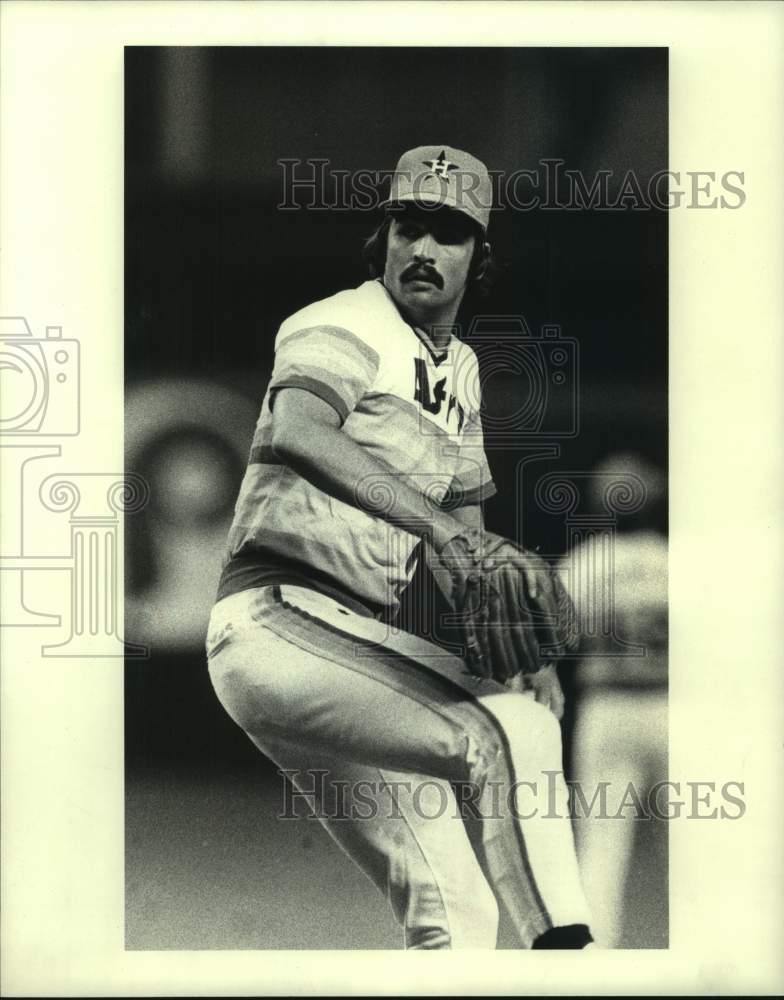 1979 Press Photo Houston Astros' pitcher Randy Niemann warms up during game.- Historic Images