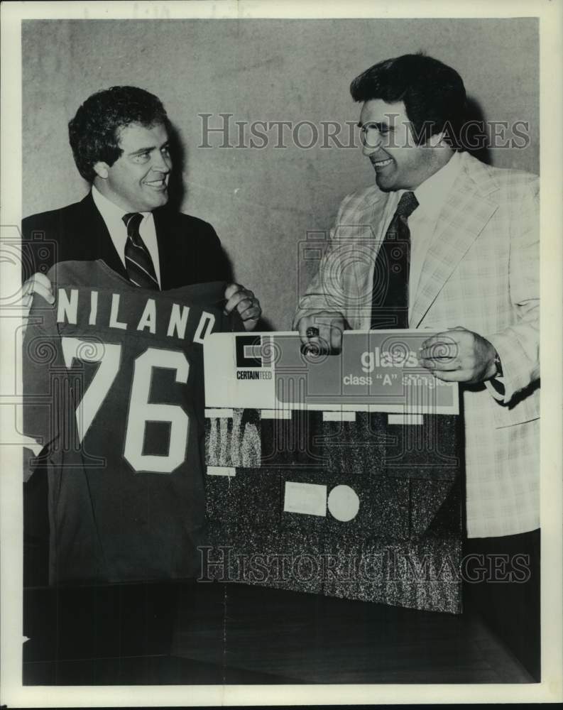 1989 Press Photo Former Dallas Cowboy's player John Niland receives jersey.- Historic Images