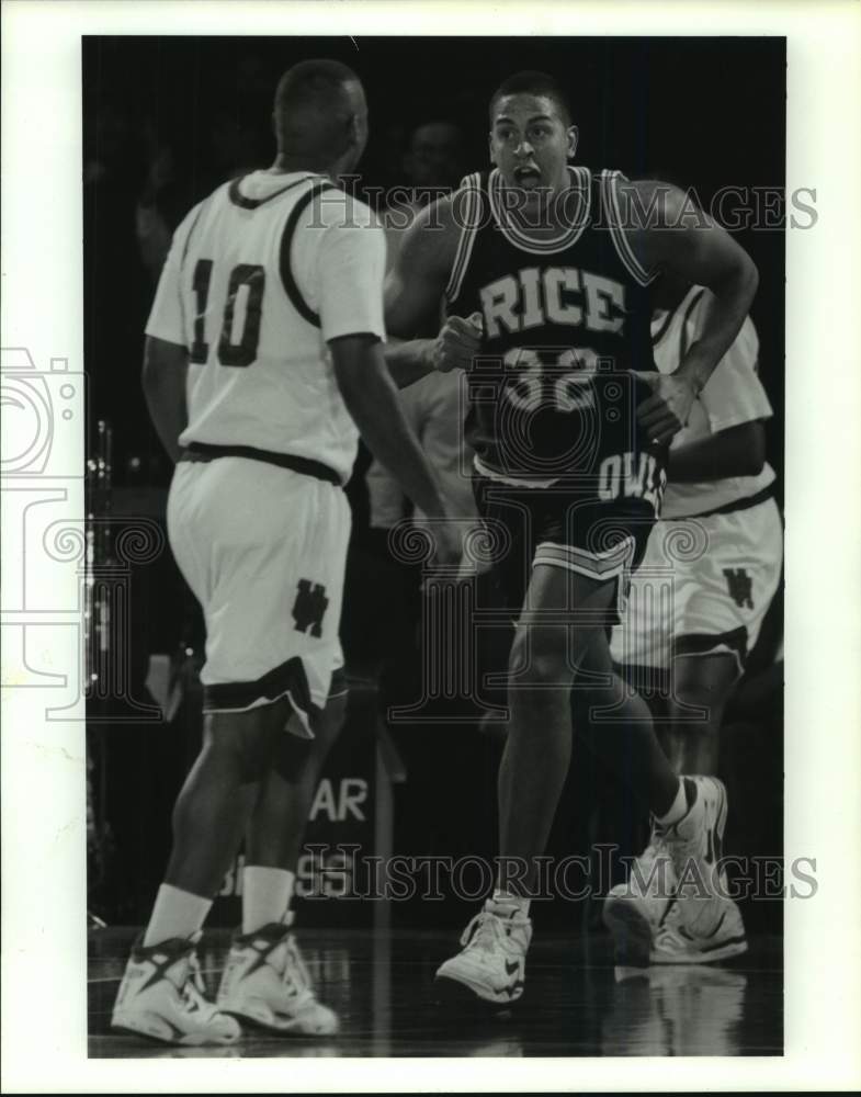 1992 Press Photo Rice&#39;s Brent Scott shouts at Houston&#39;s Derrick Daniels.- Historic Images