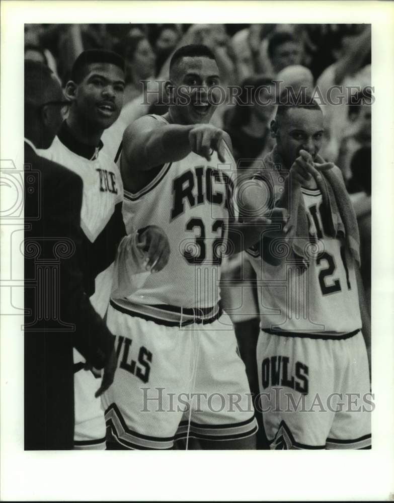 1992 Press Photo Rice&#39;s Bell, Scott, Andrews celebrate 20th win of season.- Historic Images