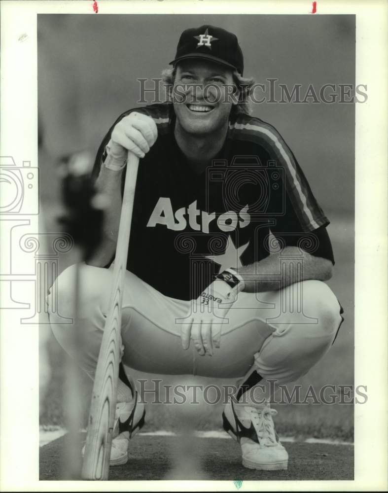 1991 Press Photo Astros&#39; Mike Scott has a laugh waiting to take batting practice- Historic Images