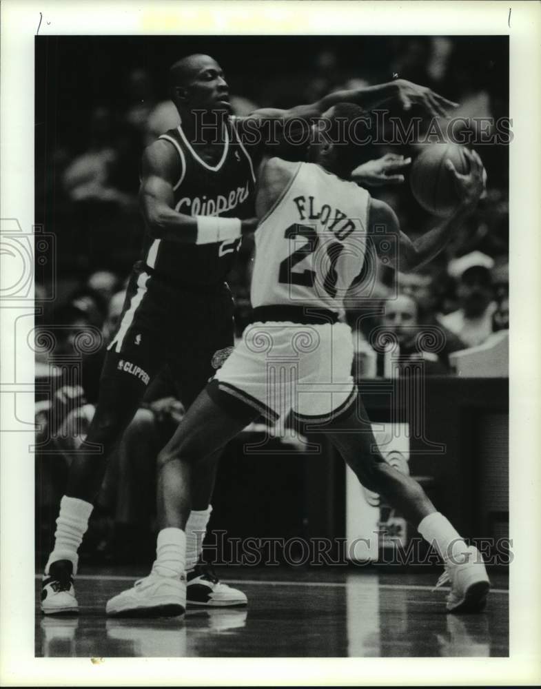 1989 Press Photo Rockets' Sleepy Floyd is pressured by Clippers' Gary Grant.- Historic Images