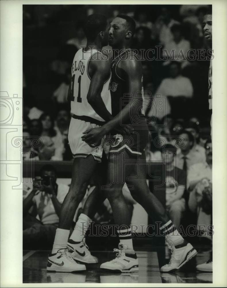 1988 Press Photo Rockets&#39; Sleepy Floyd gets nose to nose with opponent.- Historic Images