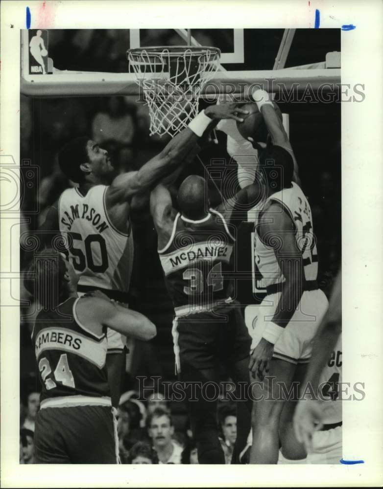 1987 Press Photo Supersonics&#39; McDaniel shot blocked by Rockets&#39; Sampson, McCray.- Historic Images