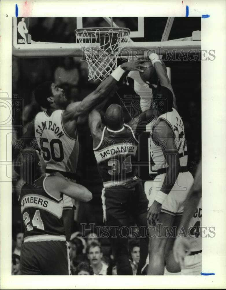 1987 Press Photo Supersonics' McDaniel shot blocked by Rockets' Sampson, McCray.- Historic Images