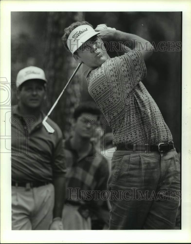 1992 Press Photo Pro golfer Jay Delsing watches his shot at Houston Open.- Historic Images