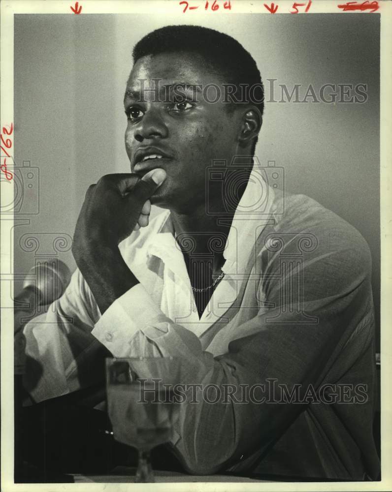 1984 Press Photo Sprinter Carl Lewis talks during press conference. - hcs11884- Historic Images