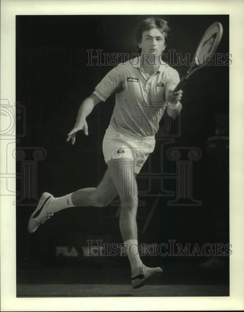 1983 Press Photo Pro tennis player Henri Leconte of France hits a forehand.- Historic Images