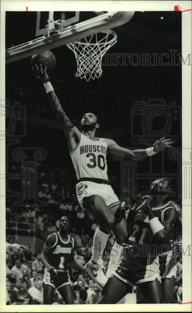 1986 Press Photo Rockets&#39; Allen Leavell beats Lakers&#39; defense for layup.- Historic Images