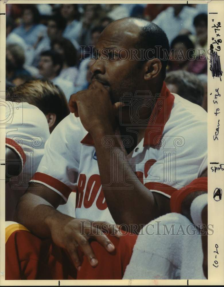 1988 Press Photo Houston Rockets&#39; World B. Free watches from the bench.- Historic Images