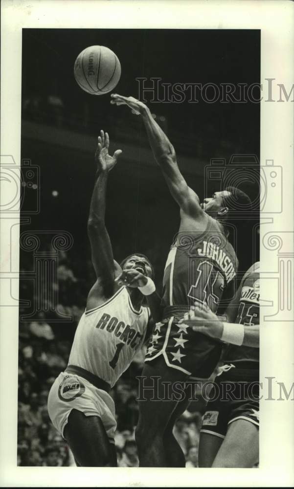 1983 Press Photo Rockets' Phil Ford shot is blocked by Bullets' Frank Johnson.- Historic Images