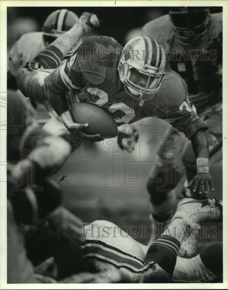 1987 Press Photo Oilers&#39; Herman Hunter dives for yardage against Browns.- Historic Images