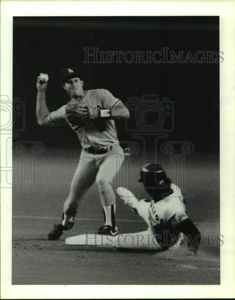 1986 Press Photo Astros&#39; Jose Cruz slides into Dodgers&#39; Steve Sax at second base- Historic Images