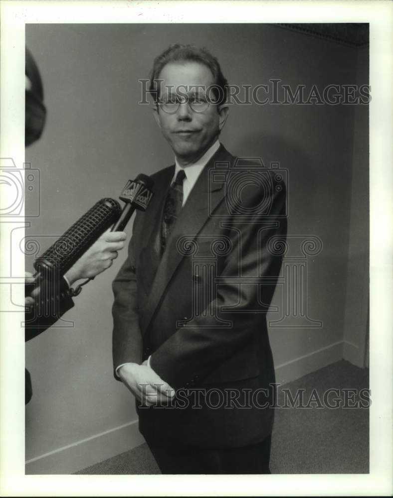 1993 Press Photo Houston Rockets&#39; president Ed Schmidt reports status quo.- Historic Images