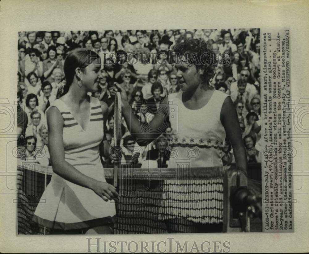 1972 Press Photo Evonne Goolagong, Christine Evert shake after Wimbledon match.- Historic Images