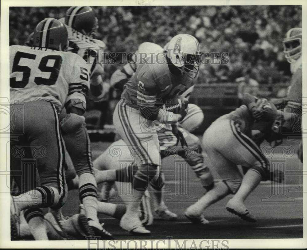 1976 Press Photo Oilers' Don Hardeman scores TD against Browns in 1st quarter.- Historic Images