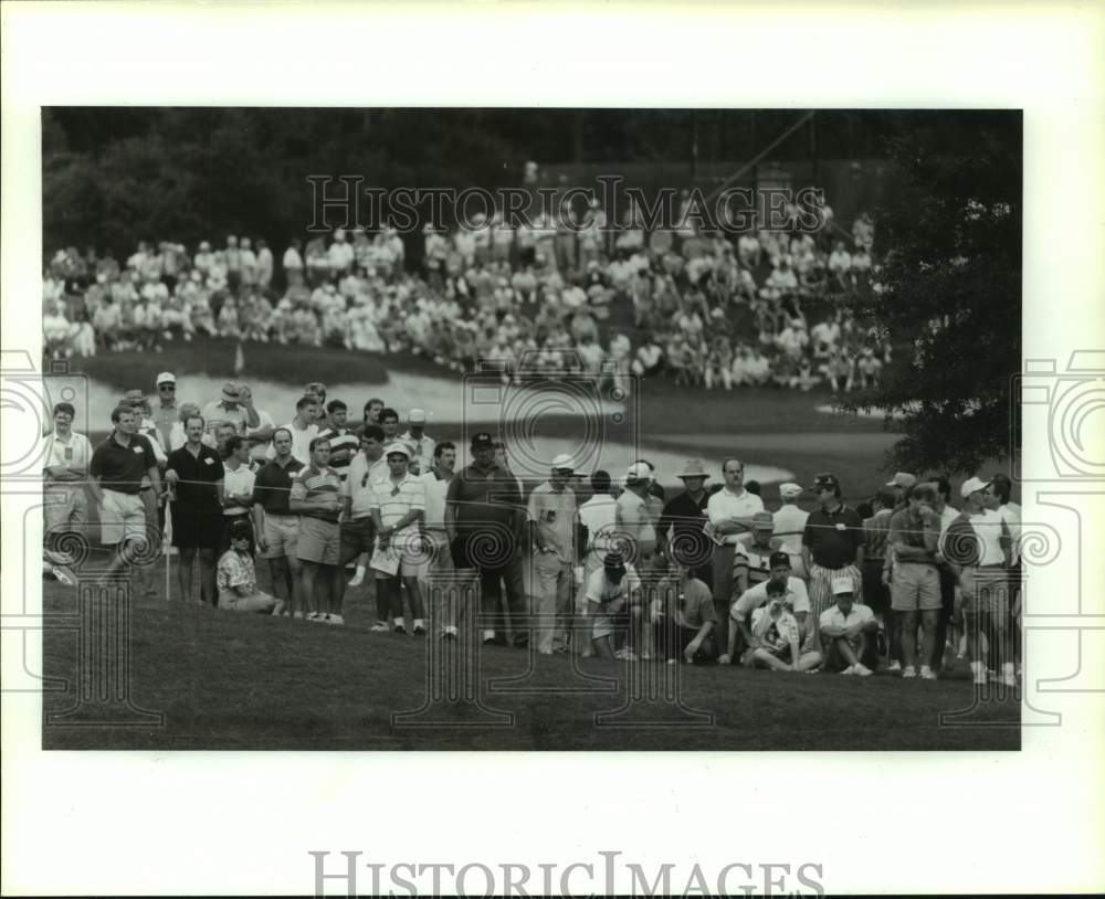 1992 Press Photo Crowd gather to watch Fred Couples, Tom Kite and D.A. Weibring.- Historic Images