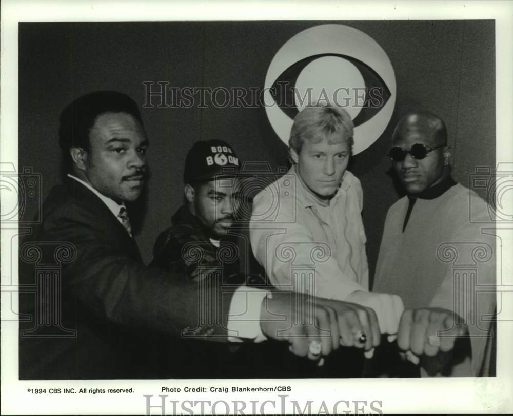 1994 Press Photo World cruiser weight champion David Izegwire displays his ring- Historic Images