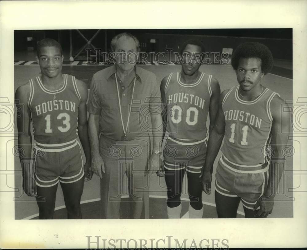 1983 Press Photo University of Houston coach Guy Lewis with this year's seniors- Historic Images