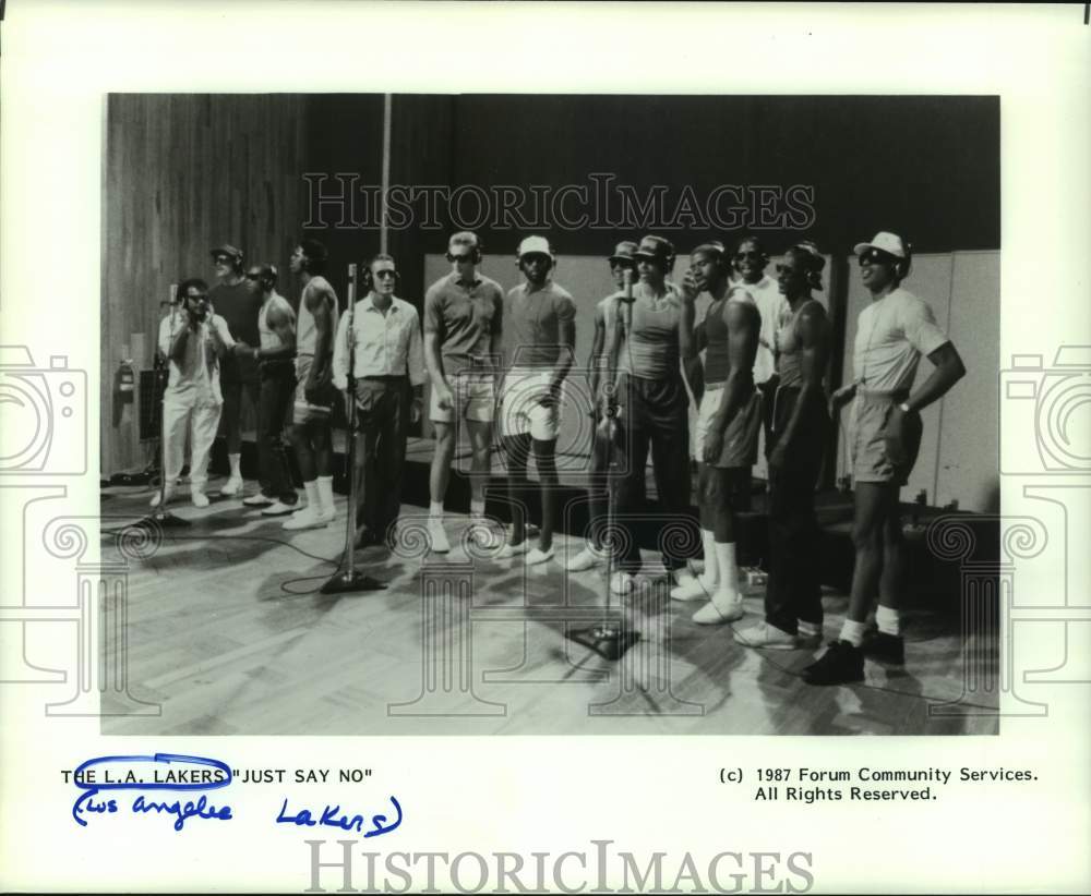 1987 Press Photo Los Angeles Lakers in studio to record &quot;Just Say No.&quot;- Historic Images