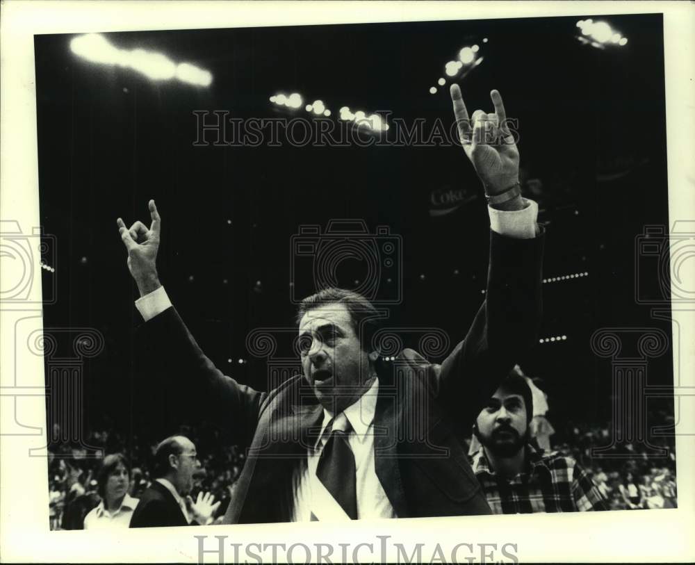 1979 Press Photo University of Texas basketball coach Abe Lemons relishes win.- Historic Images