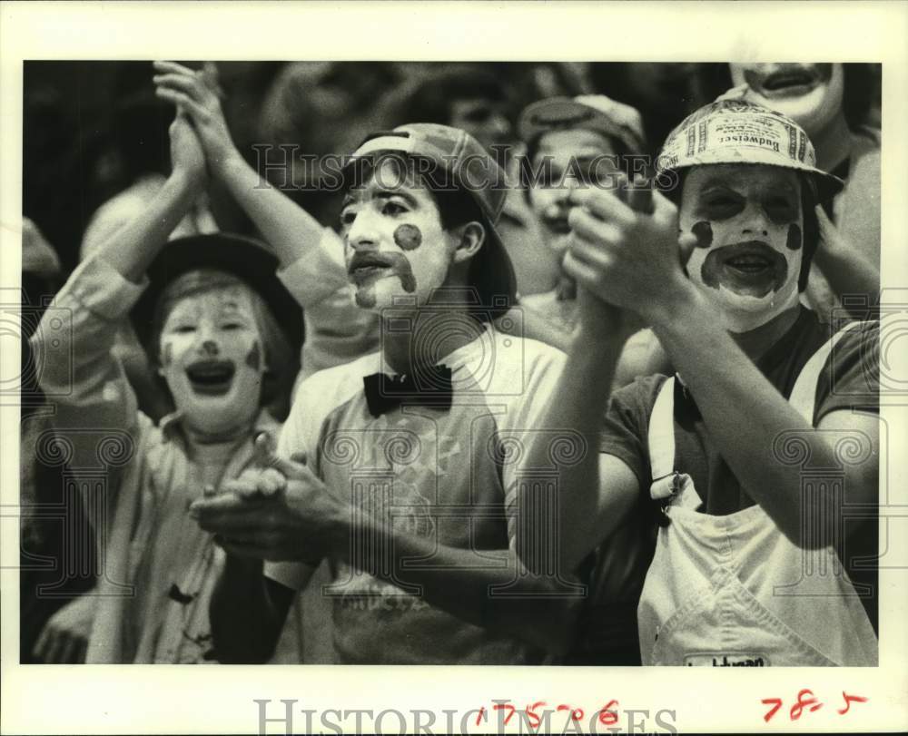 1980 Press Photo Rice University basketball fans in face paint to cheer Owls.- Historic Images