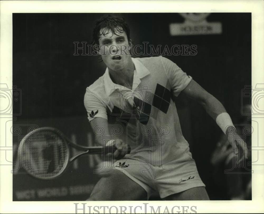 1992 Press Photo Professional tennis player Ivan Lendl hits a forehand return.- Historic Images