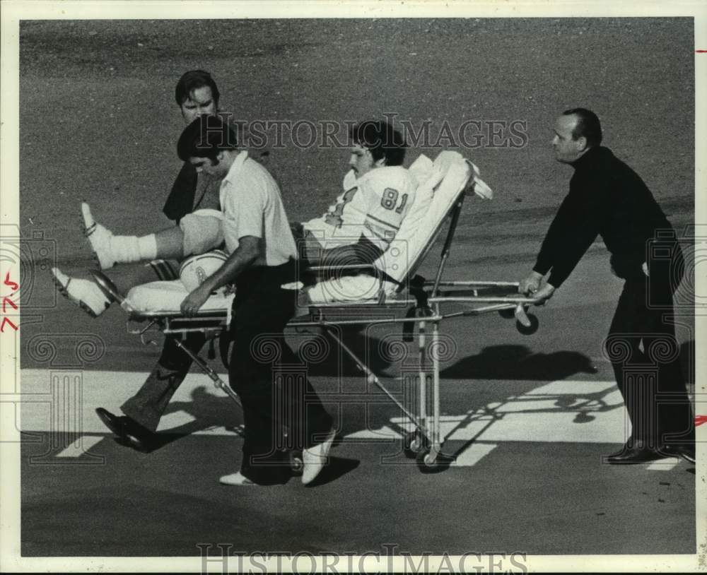 1975 Press Photo Houston Oilers&#39; John Sawyer is carted off field on stretcher.- Historic Images