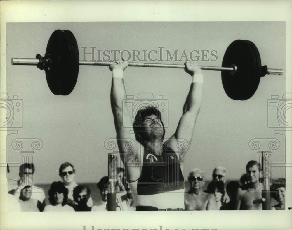 1985 Press Photo New York Jets&#39; Mark Gastineau appears on NBC&#39;s &quot;Superstars.&quot;- Historic Images