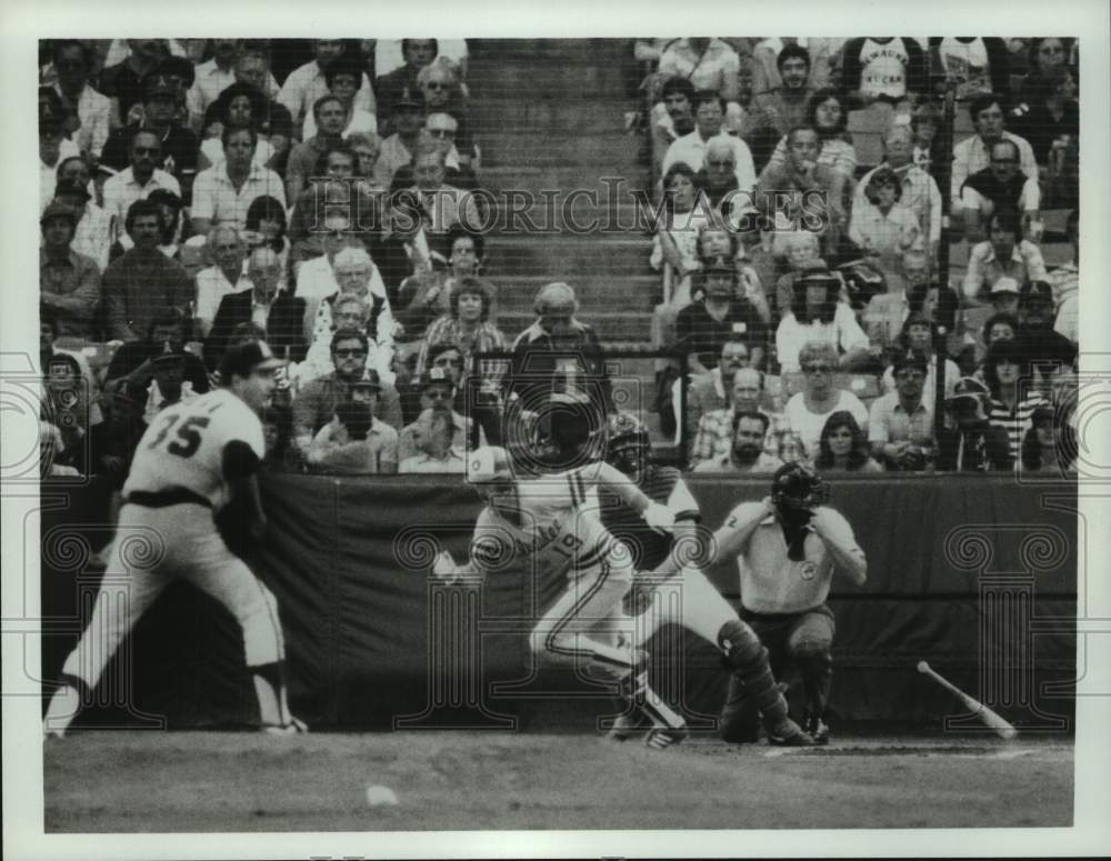 1986 Press Photo Action from a baseball game. - hcs12867- Historic Images