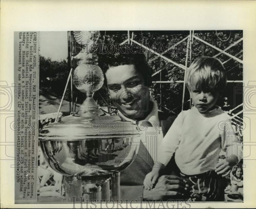 1970 Press Photo Golfer Homero Blancas with son, wins Colonial in Fort Worth, TX- Historic Images