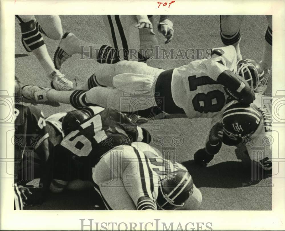 1979 Press Photo University of Houston's David Barrett dives for yardage.- Historic Images