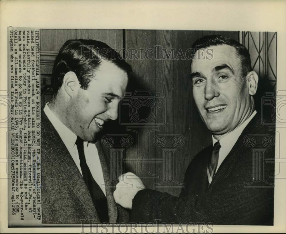 1965 Press Photo New Bob Odell jokes with Penn captain John Hannum.- Historic Images