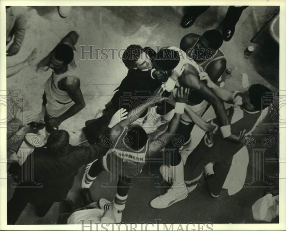 1984 Press Photo Houston Rockets celebrate a victory. - hcs12928- Historic Images