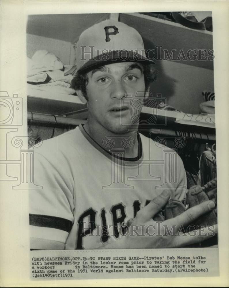 1971 Press Photo Pirates&#39; pitcher Bob Moose readies to take field for workout.- Historic Images