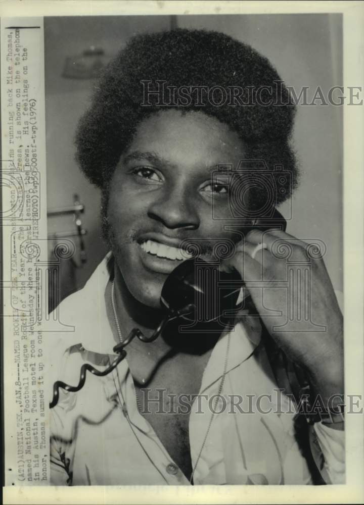 1976 Press Photo Redskins&#39; Mike Thomas gets news he&#39;s named Rookie of the Year.- Historic Images