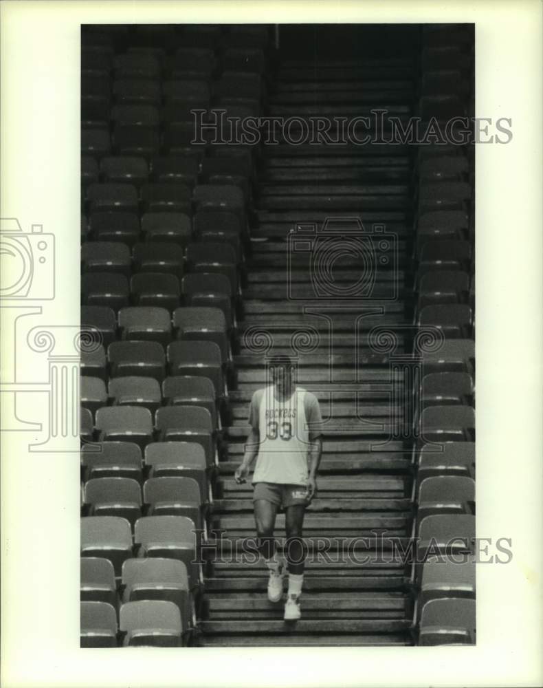 1989 Press Photo Rockets' Otis Thorpe runs steps at The Summit after practice.- Historic Images