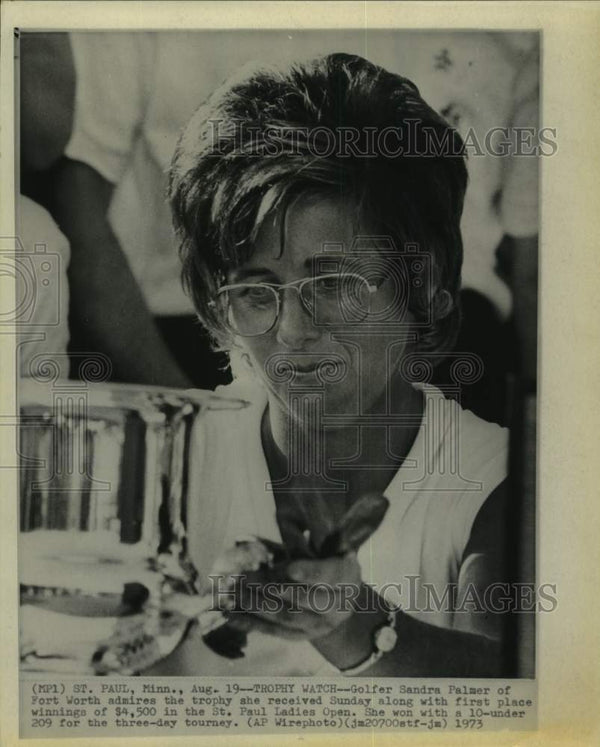 1973 Press Photo Golfer Sandra Palmer admires trophy after St. Paul ...