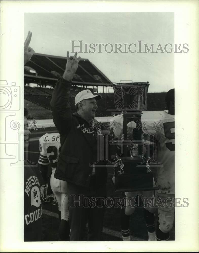 1987 Press Photo Houston Jack Pardee celebrates winning Bayou Bucket.- Historic Images