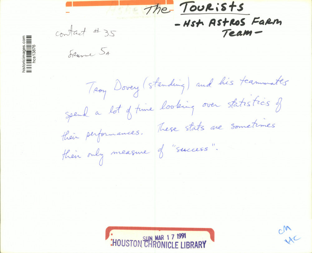 1991 Press Photo Asheville's Troy Dovey & teammates go over statistics in dugout