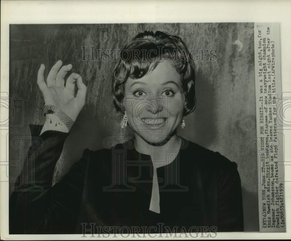 1959 Press Photo Birgit Lundgren happy with fiancee Ingemar Johansson fight win- Historic Images