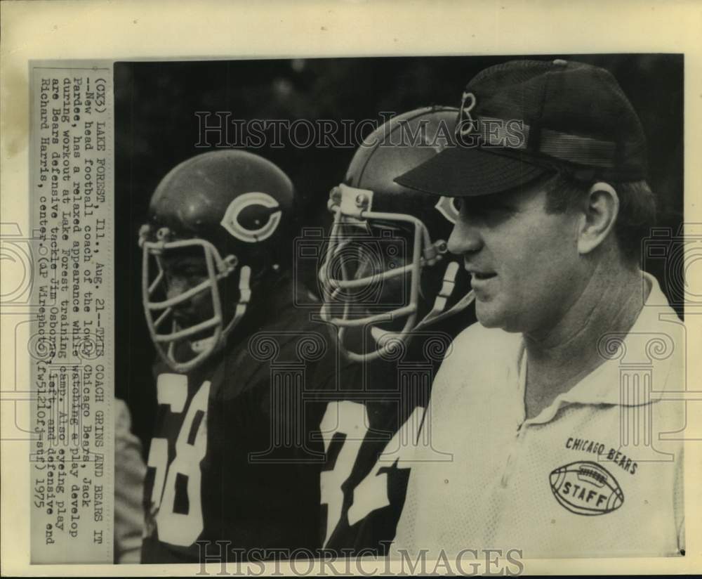 1975 Press Photo Jack Pardee, head football coach of Chicago Bears watches game- Historic Images