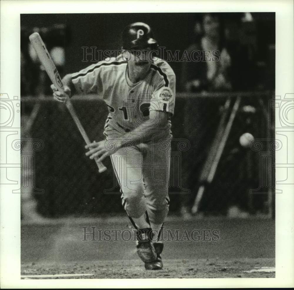 1990 Press Photo Ex-Astro Dickie Thon bunts during Phillies rally - hcs14237- Historic Images