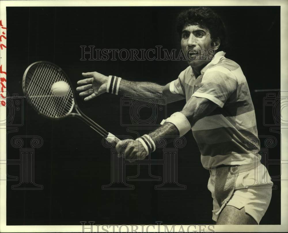 Press Photo Manuel Orantes, tennis player - hcs14335- Historic Images