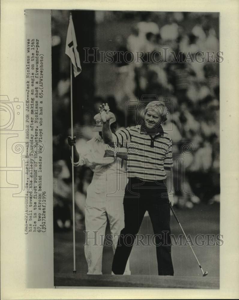 1976 Press Photo Golfer Jack Nicklaus waves to gallery at Masters in Augusta, GA- Historic Images