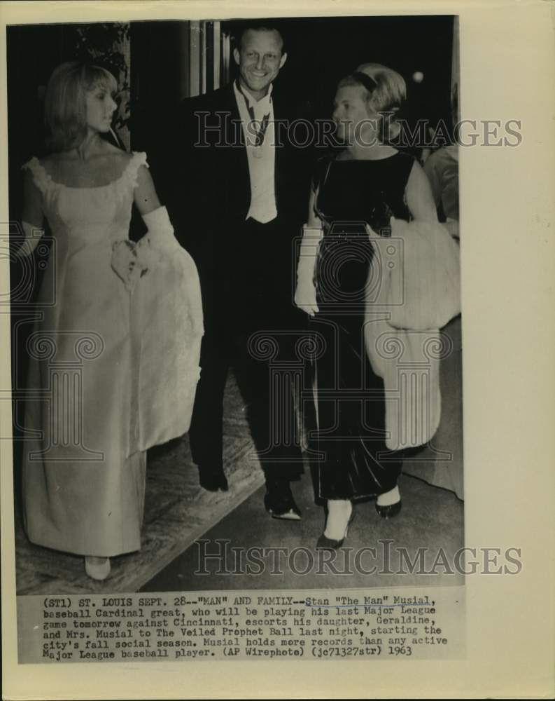 1963 Press Photo Baseball player Stan Musial with wife and daughter attends ball- Historic Images