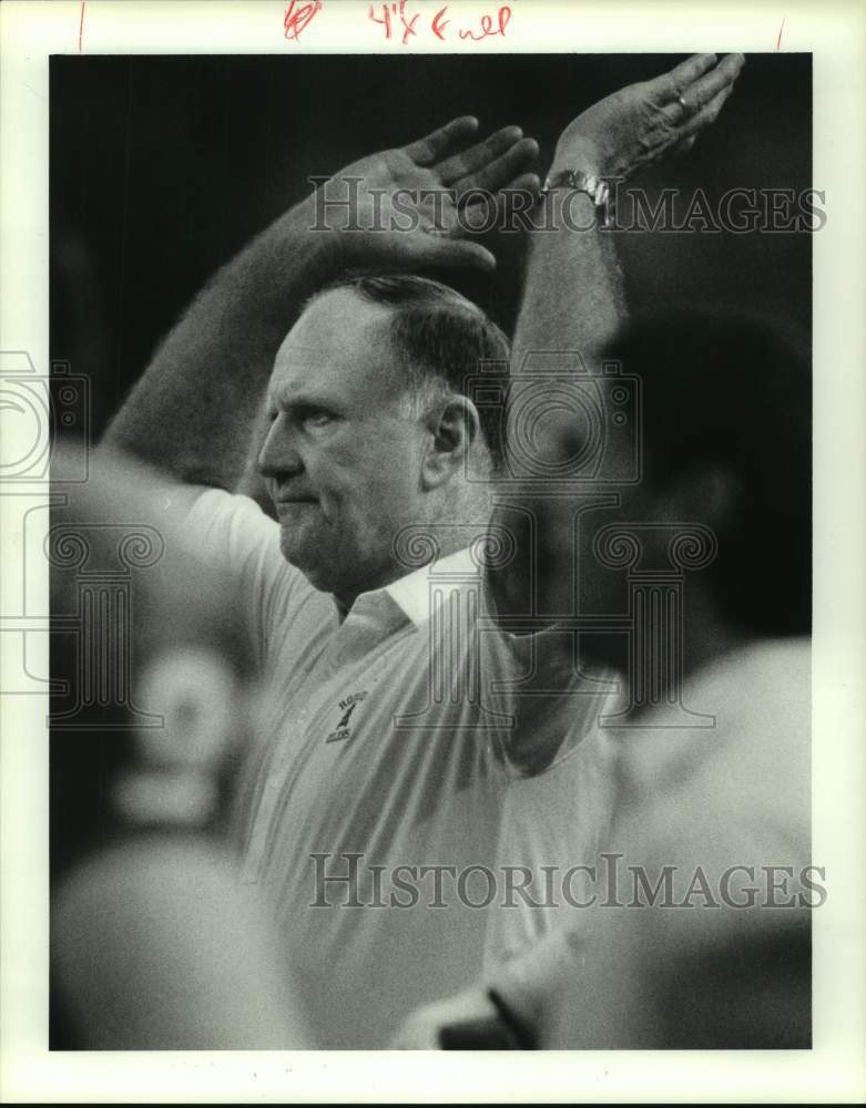 1990 Press Photo Houston Oilers&#39; Jack Pardee reacts to referee&#39;s call- Historic Images