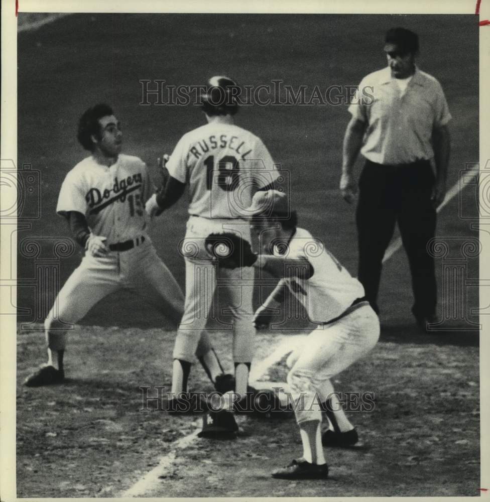 1973 Press Photo Dodgers players Dave Lopes and Bill Russell both on third base- Historic Images