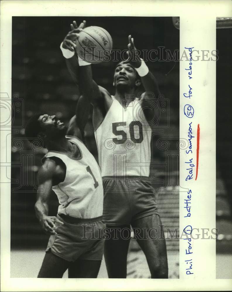 1983 Press Photo Houston Rockets&#39; Phil Ford and Ralph Sampson during practice- Historic Images